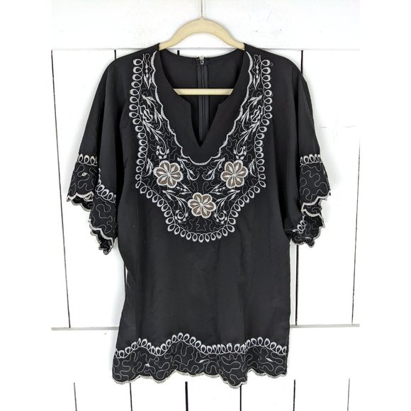Black white floral embroidered bell sleeve pullover caftan blouse - Picture 2 of 5